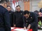 BUpati-Tabanan-Komang-Gede-Sanjaya-saat-rapat-paripurna-dewan